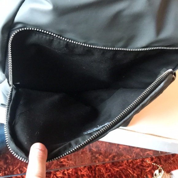 Bench small but roomy grey knapsack - Picture 6 of 6